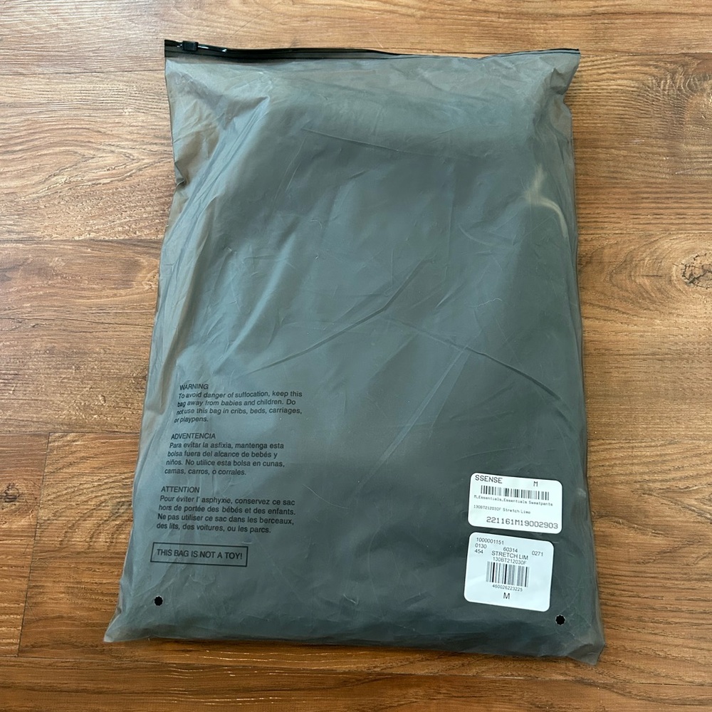 Authentic Fear of God Essentials Stretch Limo SS22 Sweatpants Size Medium NWT - Picture 9 of 9